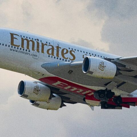 Η Emirates ανακοίνωσε ότι αναστέλλονται όλες οι πτήσεις από και προς Ντουμπάι