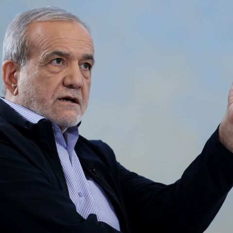 «Όνειρο η παράδοση άνευ όρων» λέει ο Μασούντ Πεζεσκιάν