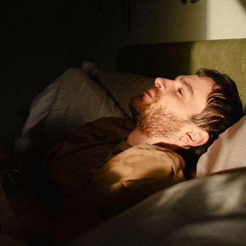 Δεν μπορείτε να κοιμηθείτε γιατί σκέφτεστε τα πάντα; Δοκιμάστε αυτά τα 4 tips