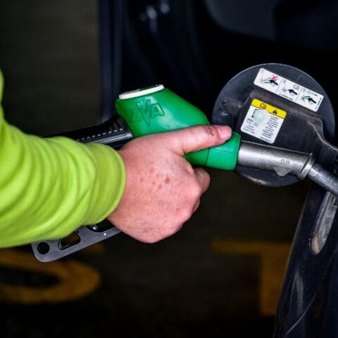 Τιμή βενζίνης: Προς τα 2 ευρώ η αμόλυβδη λόγω της κρίσης στη Μέση Ανατολή