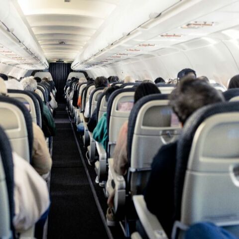 Εκτοξεύονται τα αεροπορικά εισιτήρια λόγω του πολέμου στο Ιράν