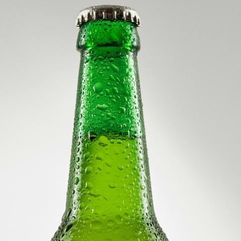 4 τρόποι για να ανοίξετε ένα μπουκάλι αναψυκτικού ή μπύρας χωρίς ανοιχτήρι