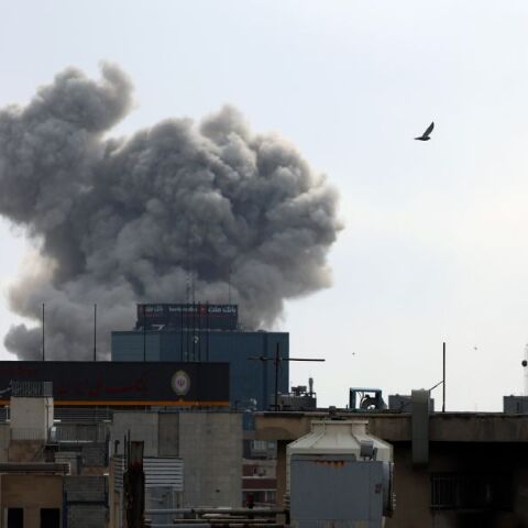 Ο στρατός του Ισραήλ εξαπέλυσε νέες επιθέσεις στην Τεχεράνη, στοχεύοντας κέντρα ανάπτυξης βαλλιστικών πυραύλων των Φρουρών της Επανάστασης.