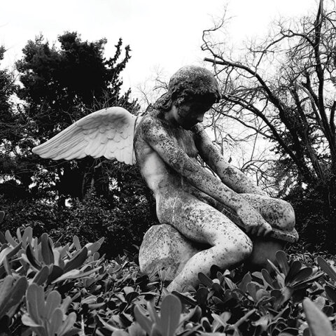 «Έρωτας που σπάζει το τόξο του» [π. 1896], γλυπτό του Γεώργιου Βρούτου