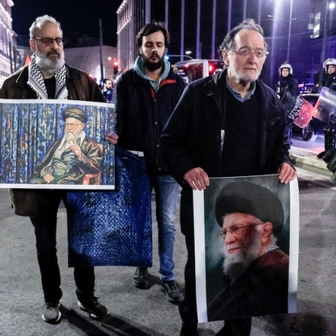 Η Σώτη Τριανταφύλλου σχολιάζει τη στάση της αριστεράς απέναντι στο Ιράν, το Ισραήλ και τη Δύση, και γράφει για τις ιδεολογικές αντιφάσεις και τον επιλεκτικό αντιιμπεριαλισμό.