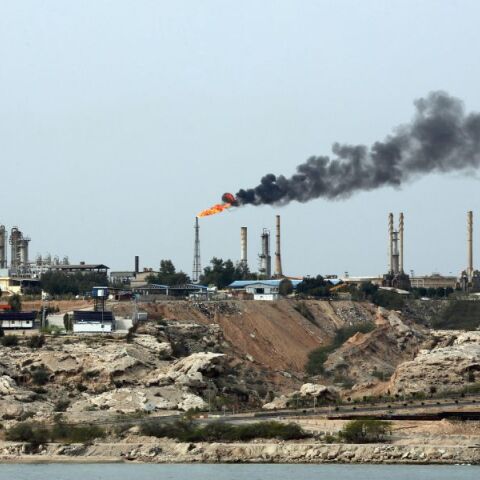 Ο Ντόναλντ Τραμπ ανακοίνωσε πλήγματα των ΗΠΑ στο ιρανικό νησί Χαργκ και προειδοποίησε για επίθεση σε πετρελαϊκές εγκαταστάσεις.