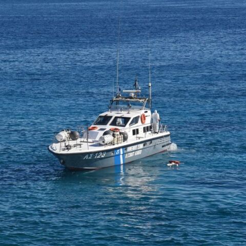 Νεκρός εντοπίστηκε στη Ρόδο ο 81χρονος ψαράς που αγνοούνταν από χθες το βράδυ - Βρέθηκε σε βραχώδη περιοχή κοντά στη Λίνδο και μεταφέρθηκε στο νοσοκομείο.