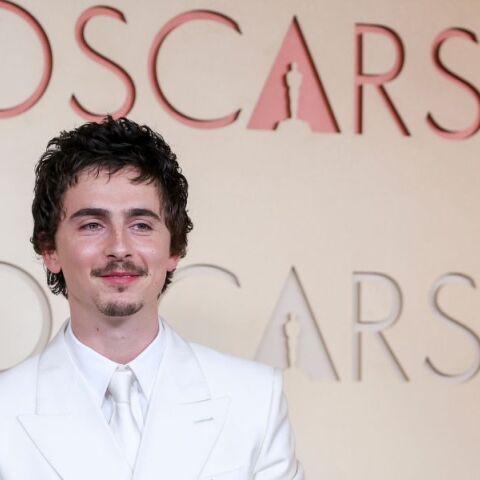 Ο Κόναν Ο’Μπράιεν σατίρισε στα Όσκαρ 2026 τις δηλώσεις του Τιμοτέ Σαλαμέ για μπαλέτο και όπερα, με τον ηθοποιό να αντιδρά γελώντας.