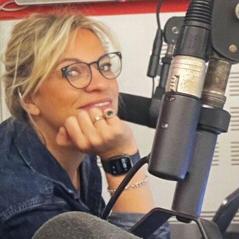 Επιστήμη Μπινάζη: Η παραγωγός του Voice 102.5 μιλά για το ραδιόφωνο