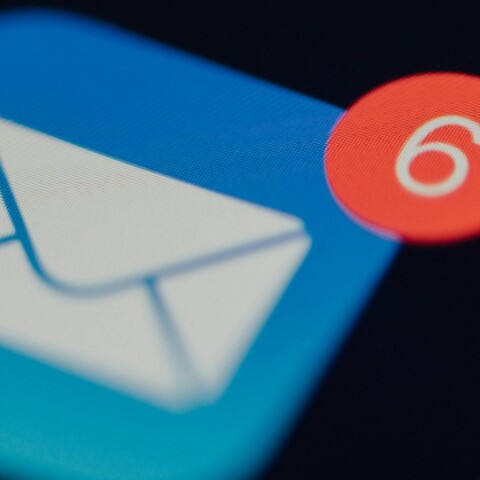 Μην σβήνεις το «Στάλθηκε από το iPhone μου»: Ο λόγος που σε… σώζει στα emails