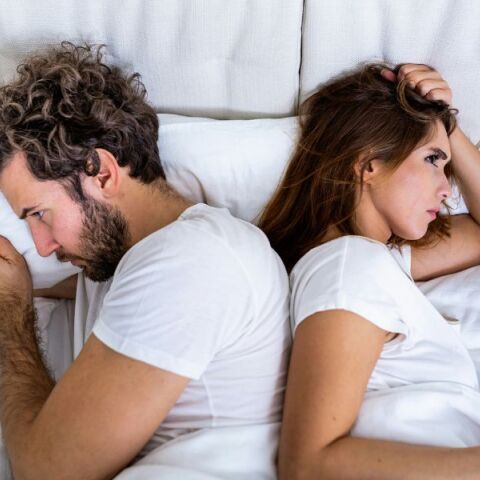 Αμερικανός θεραπευτής παρουσιάζει πέντε σημάδια που δείχνουν ότι μια σχέση τελειώνει, από τη συναισθηματική απόσταση έως την αναζήτηση άλλου συντρόφου