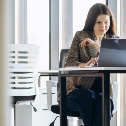 Εργαζόμενη στο γραφείο