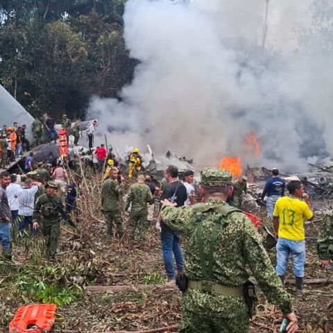 Αυξάνεται ο τραγικός απολογισμός στην Κολομβία με 66 επιβεβαιωμένους νεκρούς - Το χρονικό της συντριβής του αεροσκάφους C-130 