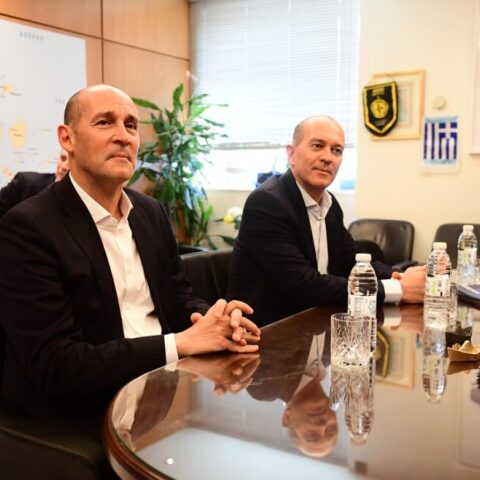 ΚΑΕ Ολυμπιακός: «Οπαδοί της Βαλένθια έφτυσαν Παναγιώτη Αγγελόπουλο και Γιώργο Σκινδήλια»