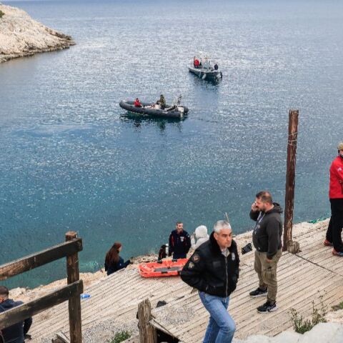 Βουλιαγμένη: «Πιστεύω ότι το πηγάδι τον τράβηξε μέσα» - Τι αποκαλύπτει δύτης που βρήκε τα οστά των αγνοουμένων του ’78Βουλιαγμένη: «Πιστεύω ότι το πηγάδι τον τράβηξε μέσα» - Τι αποκαλύπτει δύτης που βρήκε τα οστά των αγνοουμένων του ’78