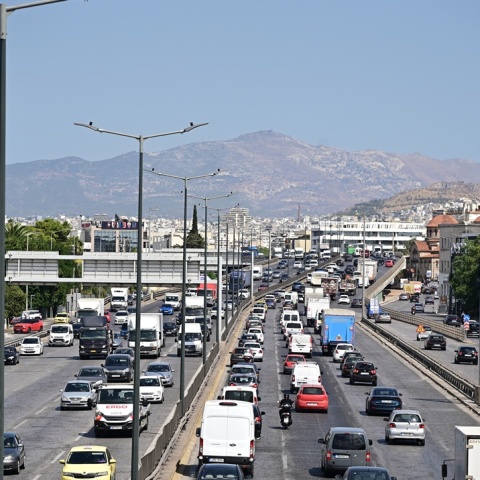 Αυτοκίνητα στον Κηφισό κολλημένα στην κίνηση