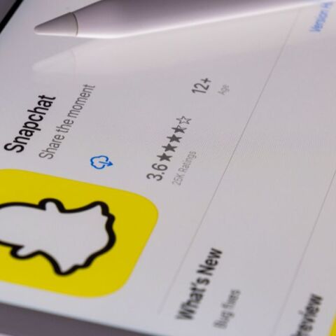 Snapchat και Pornhub υπό έρευνα: Φόβοι για grooming, ναρκωτικά και ανεξέλεγκτη πρόσβαση ανηλίκων