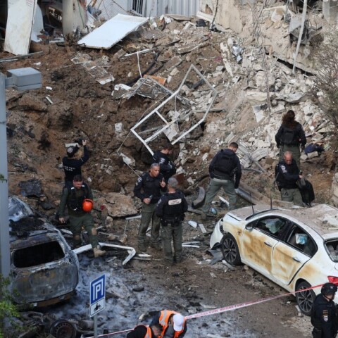 Καταστροφές στο Τελ Αβίβ μετά από επίθεση με πύραυλο του Ιράν