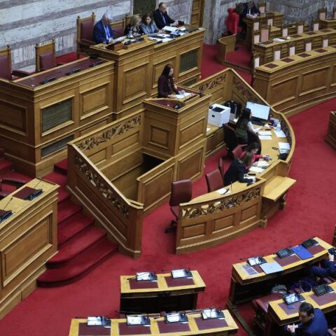 Στη Βουλή το νομοσχέδιο για την Ανώτατη Σχολή Παραστατικών Τεχνών - Έντονη πολιτική αντιπαράθεση για την καλλιτεχνική εκπαίδευση και τα επαγγελματικά δικαιώματα