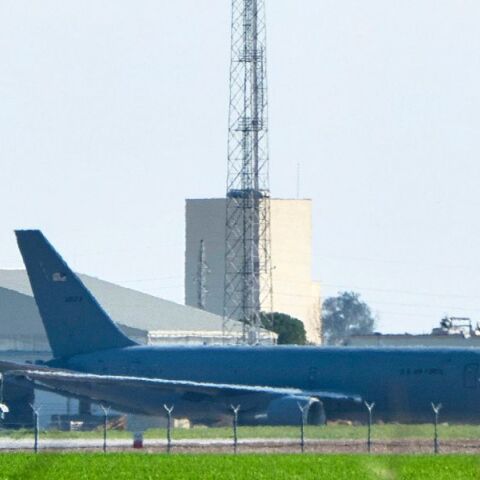 Η Ισπανία κλείνει τον εναέριο χώρο της για αμερικανικά αεροσκάφη προς το Ιράν, τονίζοντας ότι δεν θα συμμετάσχει σε έναν πόλεμο που θεωρεί παράνομο