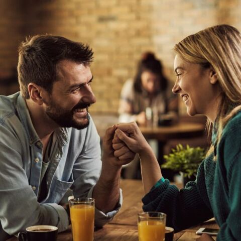 Ειδικός σε θέματα σχέσεων αποκαλύπτει τα τρία κρίσιμα σημάδια που δείχνουν ότι χάνετε τον χρόνο σας και πώς να αποφύγετε τα «παιχνίδια» στην αρχή