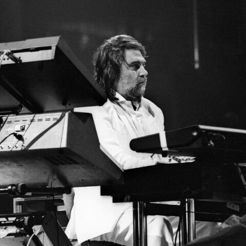 Βαγγέλης Παπαθανασίου: Οι «άγνωστες» πτυχές και οι πρωταγωνιστές της ζωής του