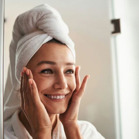 Νέα έρευνα επιβεβαιώνει οφέλη του κολλαγόνου σε ελαστικότητα και αρθρώσεις, καταρρίπτοντας όμως τον μύθο της «άμεσης εξαφάνισης» των ρυτίδων.