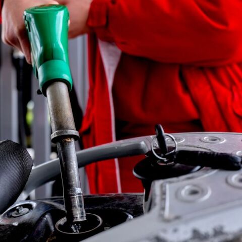 Νέα Ζηλανδία: Γιατρός ζητά αποζημίωση από τις ΗΠΑ για το κόστος βενζίνης των υπαλλήλων του, λόγω του πολέμου με το Ιράν που εκτίναξε τις τιμές στα καύσιμα.