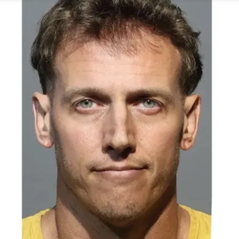 Έφτασε στο σημείο να μάθει κώδικα Μορς στην ανήλικη, προκειμένου να επικοινωνεί ανενόχλητος μαζί της 