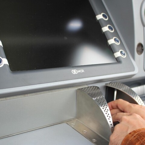 Συναλλαγή μέσω ΑΤΜ τράπεζας το Πάσχα 2026