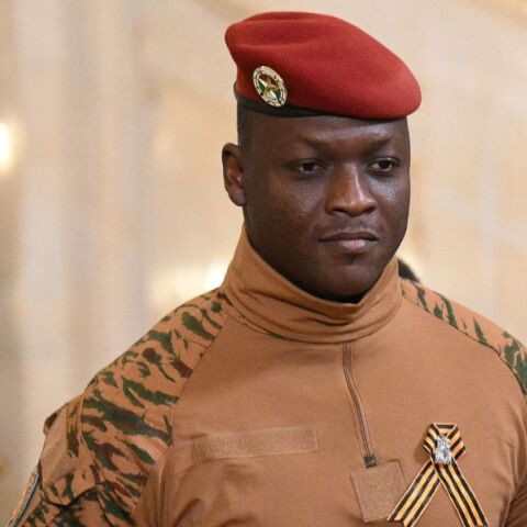 Μπουρκίνα Φάσο: Ο πραξικοπηματίας ηγέτης Ιμπραήμ Τραορέ δηλώνει ότι «η Δημοκρατία δεν είναι για εμάς» - Αποκλείει εκλογές, διατηρεί την απαγόρευση κομμάτων