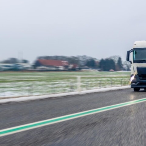 Βυτιοφόρο μεταφέρει πετρέλαιο