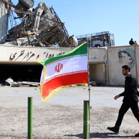 Το Ιράν αφήνει ανοιχτό το ενδεχόμενο ειρηνευτικών συνομιλιών - Αγνοείται ο Αμερικανός πιλότος