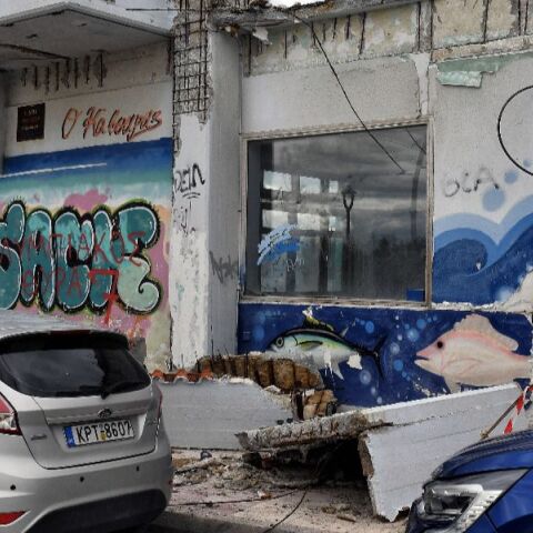 Κόρινθος: Το μπαλκόνι που σκότωσε την 43χρονη ζύγισε 2,5 τόνους – Πολλές οι παρανομίες στο κτίριο