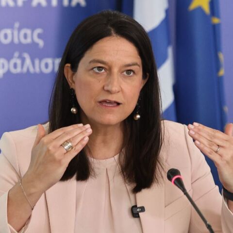 Κατώτατος μισθός: Ποιοι κερδίζουν από τα 920 ευρώ - Τι αλλάζει για εργαζόμενους και ψηφιακή κάρτα