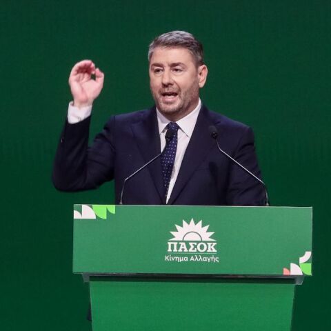 Ο Νίκος Ανδρουλάκης ζητά εκλογές - Ο πρόεδρος του ΠΑΣΟΚ κατηγορεί την κυβέρνηση για διαφθορά, θεσμικές παρεμβάσεις και συγκάλυψη σκανδάλων, με αιχμή τον ΟΠΕΚΕΠΕ