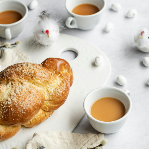 Τσουρέκι και καφές