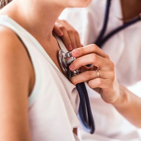 Έρευνα της ΕΛΣΤΑΤ δείχνει ότι το 24% του πληθυσμού πάσχει από χρόνια νοσήματα, ενώ ένας στους δύο άνδρες είναι υπέρβαρος - Αγκάθι το κόστος περίθαλψης.