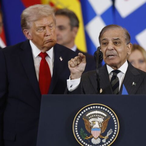 Το Πακιστάν διαμεσολάβησε μυστικά για την εκεχειρία ΗΠΑ-Ιράν - Οι εντατικές διαβουλεύσεις που οδήγησαν σε προσωρινό άνοιγμα των Στενών του Ορμούζ.