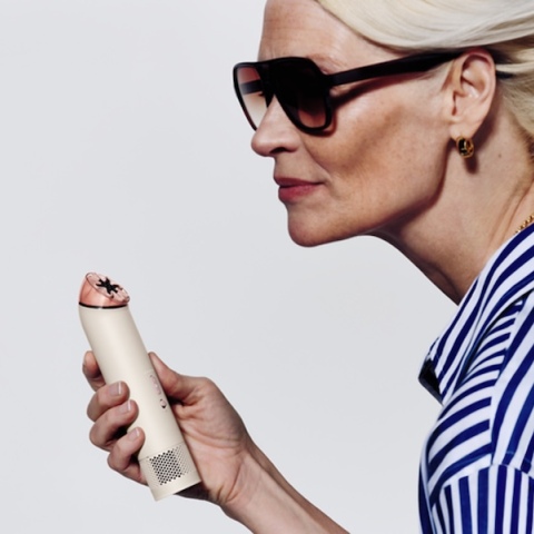 pf01_ppibpitrcor_037-rgb-inuse-talent-woman-sunglasses-sideon-a0_mono_copy