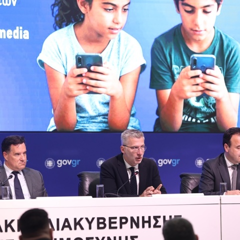 Το σχέδιο για την απαγόρευση των social media σε παιδιά και εφήβους