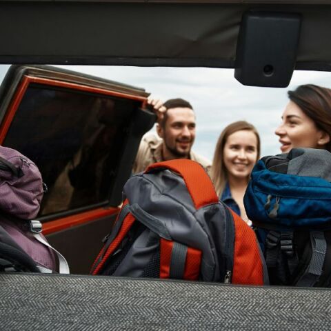 Συμβουλές για ασφαλή φόρτωση του αυτοκινήτου το Πάσχα: Πώς να τοποθετήσετε αποσκευές και κατοικίδια, η πίεση ελαστικών και η διαχείριση του βάρους στο ταξίδι.