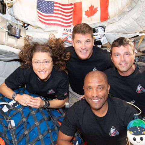 Οι αστροναύτες του Artemis II επιστρέφουν στη Γη μετά από 10 ημέρες στο διάστημα - Αναμένονται παρενέργειες όπως μυϊκή εξασθένηση και δυσκολία στην κίνηση.