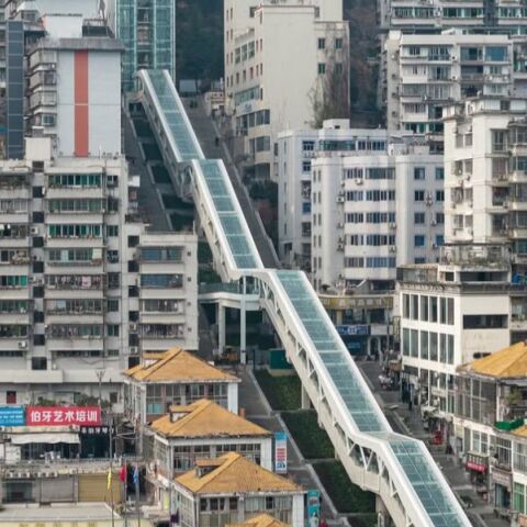 Αυτή είναι η μεγαλύτερη κυλιόμενη σκάλα στον κόσμο  - Πού βρίσκεται, η διαδρομή κρατά πάνω από 20 λεπτά