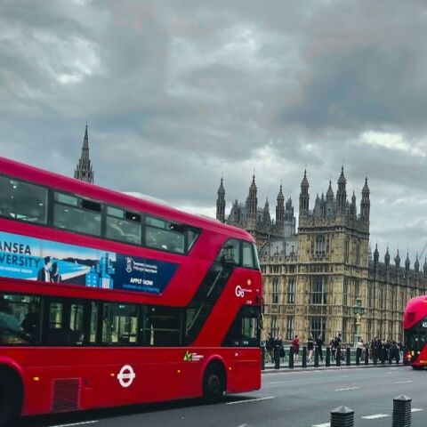 Κι όμως: οι Βρετανοί κατάφεραν να «πουλήσουν» ακόμα και τον καιρό τους ως τουριστική εμπειρία