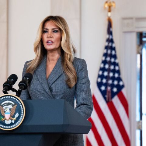 Αμηχανία προκάλεσε η διάψευση της Μελάνια Τραμπ για τη σχέση της με τον Τζέφρι Έπσταϊν - Αδιευκρίνιστο παραμένει γιατί επέλεξε να μιλήσει τη δεδομένη στιγμή.