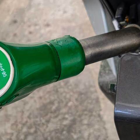 Σταθερά πάνω από τα 2 ευρώ η απλή αμόλυβδη στα βενζινάδικα