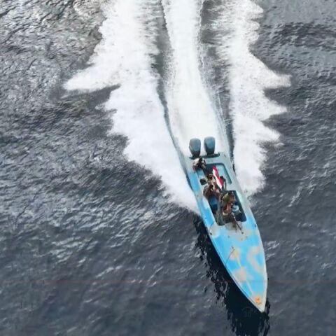 Το Ιράν απειλεί να αποκλείσει την Ερυθρά Θάλασσα 