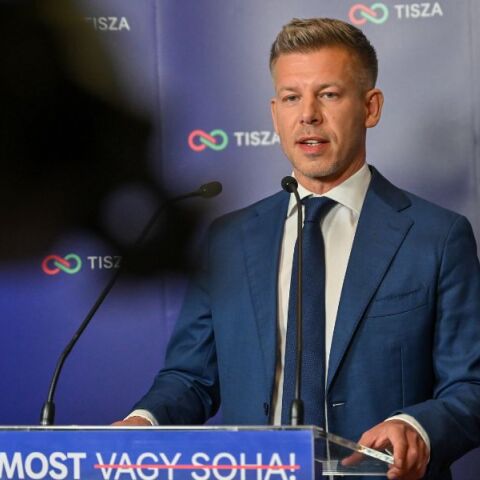 Ουγγαρία: Ο Πέτερ Μαγιάρ δεσμεύτηκε να αναστείλει τη λειτουργία των ενημερωτικών υπηρεσιών των κρατικών ΜΜΕ μέχρι να αποκατασταθεί ο δημόσιος χαρακτήρας τους