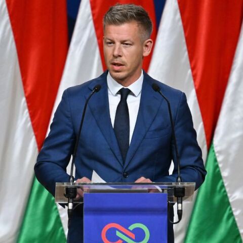 Ουγγαρία: Ο Πέτερ Μαγιάρ ζήτησε την άμεση σύγκληση της Βουλής για την εκλογή του ως πρωθυπουργού, ενώ απαίτησε και την παραίτηση του Προέδρου Σούλιοκ